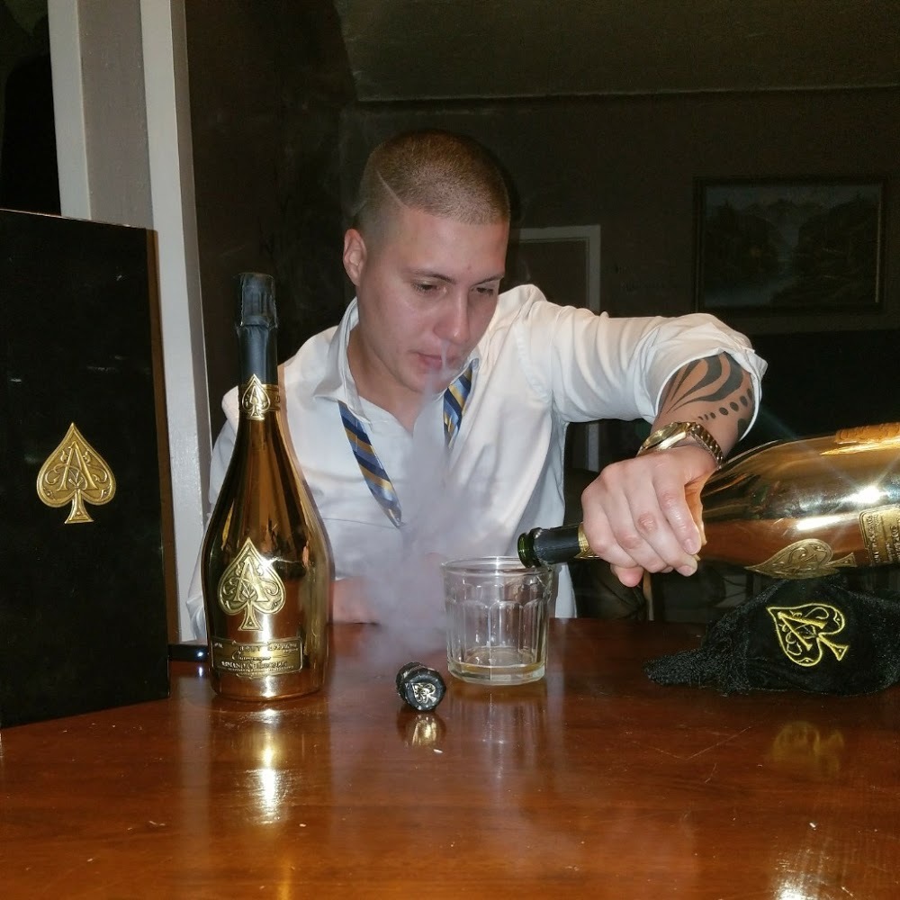 Meet your Posher, Luis